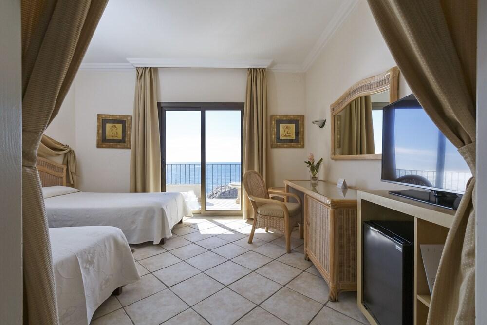 Eden Roc & By Brava Hotel 4*